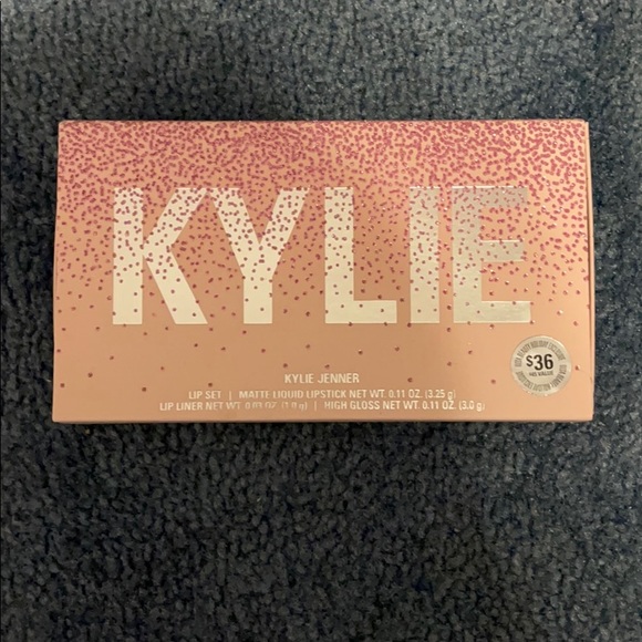 Kylie Holiday kit